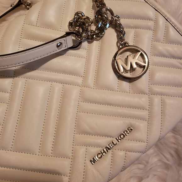 Authentic Michael Kors Kathy Large Satchel - Picture 3 of 9